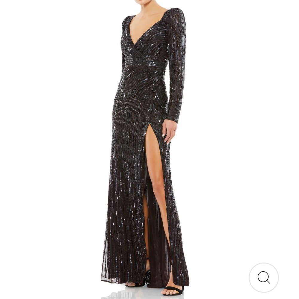 SEQUINED SWEETHEART LONG SLEEVE GOWN SIZE 14